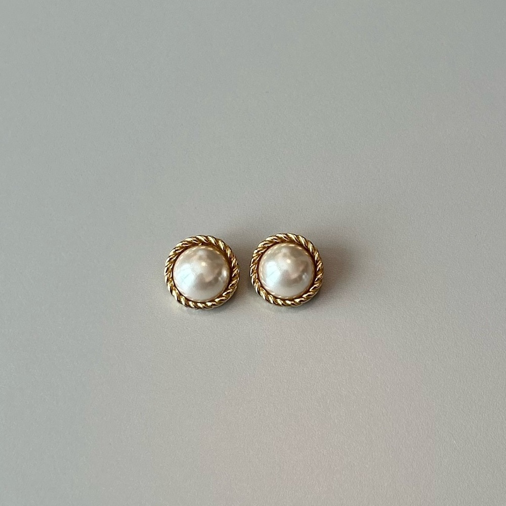 Dior Earrings - Picture 4 of 5